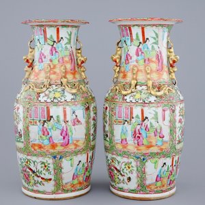 A pair of Chinese Canton rose medallion vases, 19th C. — photo 1