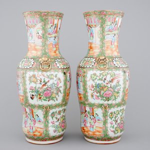 A pair of Chinese Canton rose medallion vases, 19th C. — photo 2