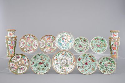A pair of Chinese Canton rose medallion vases and 10 rose-verte plates, 19th C.