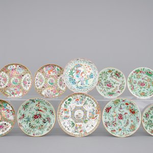 A pair of Chinese Canton rose medallion vases and 10 rose-verte plates, 19th C. — photo 1