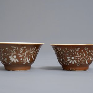 A pair of Chinese capucin ground cups and saucers with European wheel engraved design, Kangxi — photo 5