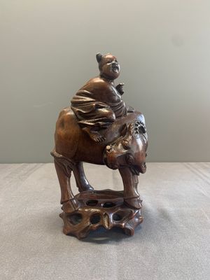 A pair of Chinese carved bamboo groups of a boy riding a buffalo, 19/20th C. — photo 6