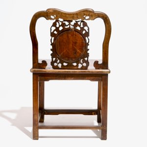 A pair of Chinese carved hardwood chairs with marble inset, 19/20th C. — photo 4