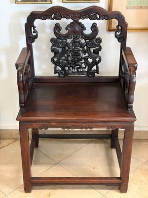 A pair of Chinese carved hongmu armchairs, 19th C. — foto 13