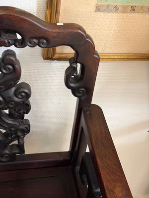 A pair of Chinese carved hongmu armchairs, 19th C. — foto 16