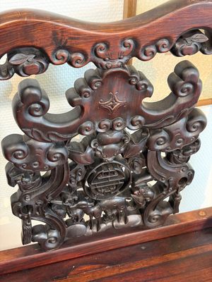 A pair of Chinese carved hongmu armchairs, 19th C. — foto 2