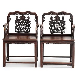 A pair of Chinese carved hongmu armchairs, 19th C. — foto 2