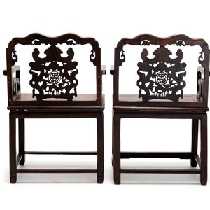 A pair of Chinese carved hongmu armchairs, 19th C. — foto 4