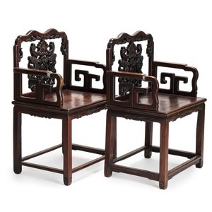 A pair of Chinese carved hongmu armchairs, 19th C. — foto 6