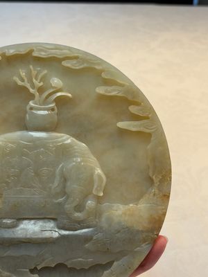 A pair of Chinese carved jade ‘elephant’ plaques on wooden stands, 19th C. — photo 12