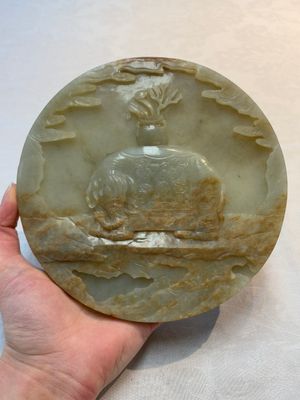 A pair of Chinese carved jade ‘elephant’ plaques on wooden stands, 19th C. — photo 26