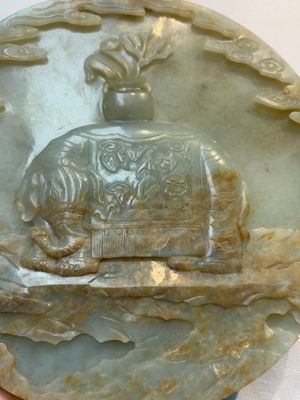 A pair of Chinese carved jade ‘elephant’ plaques on wooden stands, 19th C. — photo 28