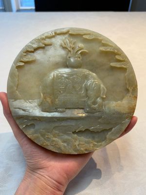 A pair of Chinese carved jade ‘elephant’ plaques on wooden stands, 19th C. — photo 8
