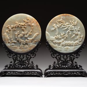 A pair of Chinese carved jade ‘elephant’ plaques on wooden stands, 19th C. — photo 2