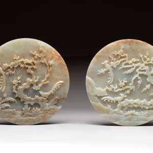 A pair of Chinese carved jade ‘elephant’ plaques on wooden stands, 19th C. — photo 4