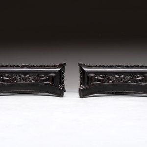 A pair of Chinese carved jade ‘elephant’ plaques on wooden stands, 19th C. — photo 5