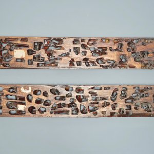 A pair of Chinese carved, lacquered and gilt wood panels with figurative designs, 19th C. — photo 4