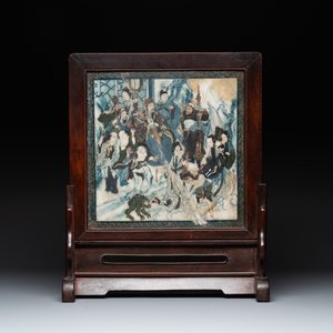 A pair of Chinese carved soapstone groups and a painted alabaster and wood table screen depicting a folk tale, 18/19th C. — photo 2