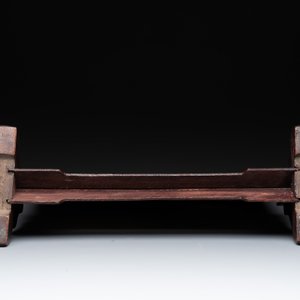 A pair of Chinese carved soapstone groups and a painted alabaster and wood table screen depicting a folk tale, 18/19th C. — photo 7