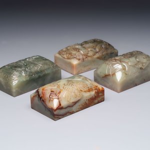 A pair of Chinese carved stone Buddhist lions, a large seal and a wooden box with four seals, 20th C. — foto 15