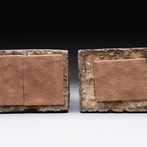 A pair of Chinese carved stone Buddhist lions, a large seal and a wooden box with four seals, 20th C. — foto 7