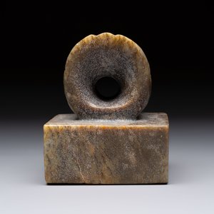 A pair of Chinese carved stone Buddhist lions, a large seal and a wooden box with four seals, 20th C. — foto 9