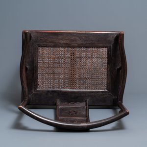 A pair of Chinese carved wooden chairs with wicker seats, 19th C. — 照片 12