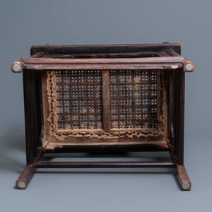 A pair of Chinese carved wooden chairs with wicker seats, 19th C. — 照片 13