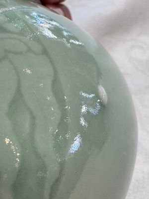 A pair of Chinese celadon-glazed bottle vases with incised phoenix design, Yongzheng mark, 19th C. — 照片 13