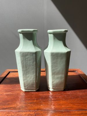 A pair of Chinese celadon-glazed octagonal vases, Xuantong mark and of the period — photo 3