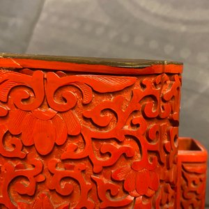 A pair of Chinese cinnabar lacquer 'Cultural Revolution' vases, 20th C. — photo 14