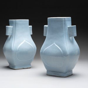 A pair of Chinese claire-de-lune 'fanghu' vases, Guangxu mark and of the period — foto 1