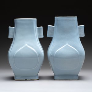 A pair of Chinese claire-de-lune 'fanghu' vases, Guangxu mark and of the period — foto 3