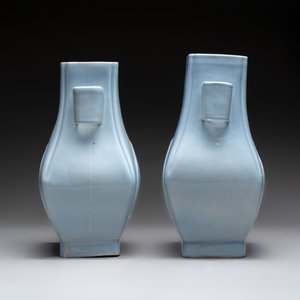 A pair of Chinese claire-de-lune 'fanghu' vases, Guangxu mark and of the period — foto 6