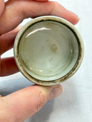 A pair of Chinese claire-de-lune jars and covers on wooden stands, Kangxi mark, 19th C. — foto 19