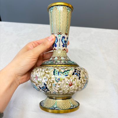 A pair of Chinese cloisonné '100 Butterflies' vases — photo 6