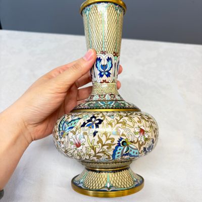 A pair of Chinese cloisonné '100 Butterflies' vases — photo 7