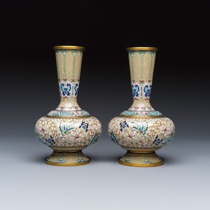 A pair of Chinese cloisonné '100 Butterflies' vases — photo 2
