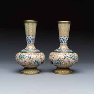 A pair of Chinese cloisonné '100 Butterflies' vases — photo 3
