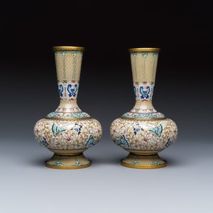 A pair of Chinese cloisonné '100 Butterflies' vases — photo 4