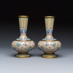 A pair of Chinese cloisonné '100 Butterflies' vases — photo 5