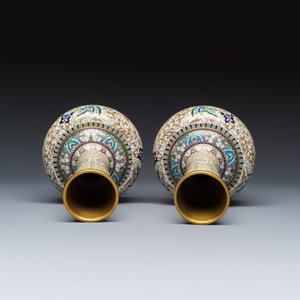 A pair of Chinese cloisonné '100 Butterflies' vases — photo 6