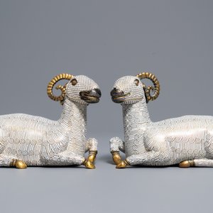 A pair of Chinese cloisonné and gilt bronze models of rams, Qianlong — 照片 2