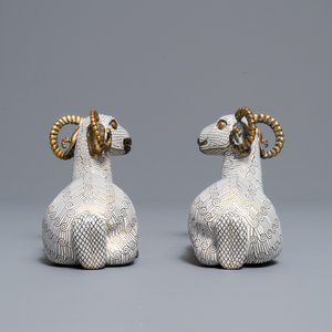 A pair of Chinese cloisonné and gilt bronze models of rams, Qianlong — 照片 3