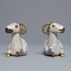 A pair of Chinese cloisonné and gilt bronze models of rams, Qianlong — 照片 5