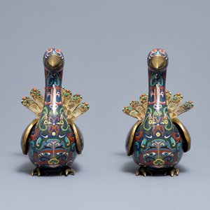 A pair of Chinese cloisonné and inlaid gilt silver peacock censers, 19th C. — photo 3