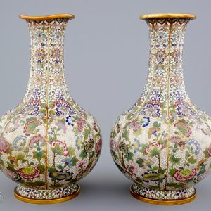 A pair of Chinese cloisonné bottle-shaped vases, 19th C. — photo 4