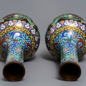 A pair of Chinese cloisonné bottle vases, 19th C. — 照片 6