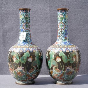 A pair of Chinese cloisonné bottle vases, 19th C. — 照片 7
