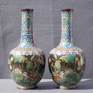 A pair of Chinese cloisonné bottle vases, 19th C. — 照片 8
